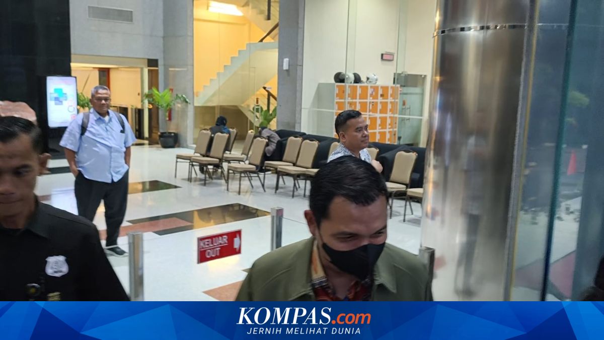 Acting Madiun Mayor Bagus Panuntun Remains Silent After 10-Hour KPK Examination