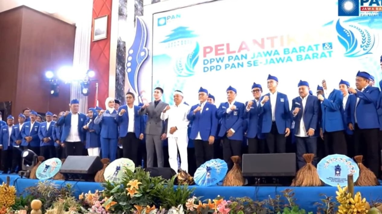 Zulhas Urges PAN Cadres to Focus on Helping the People During Installation of PAN West Java Leadership