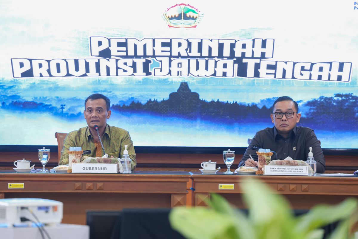 Governor: Central Java Needs Sea Logistics Overhaul