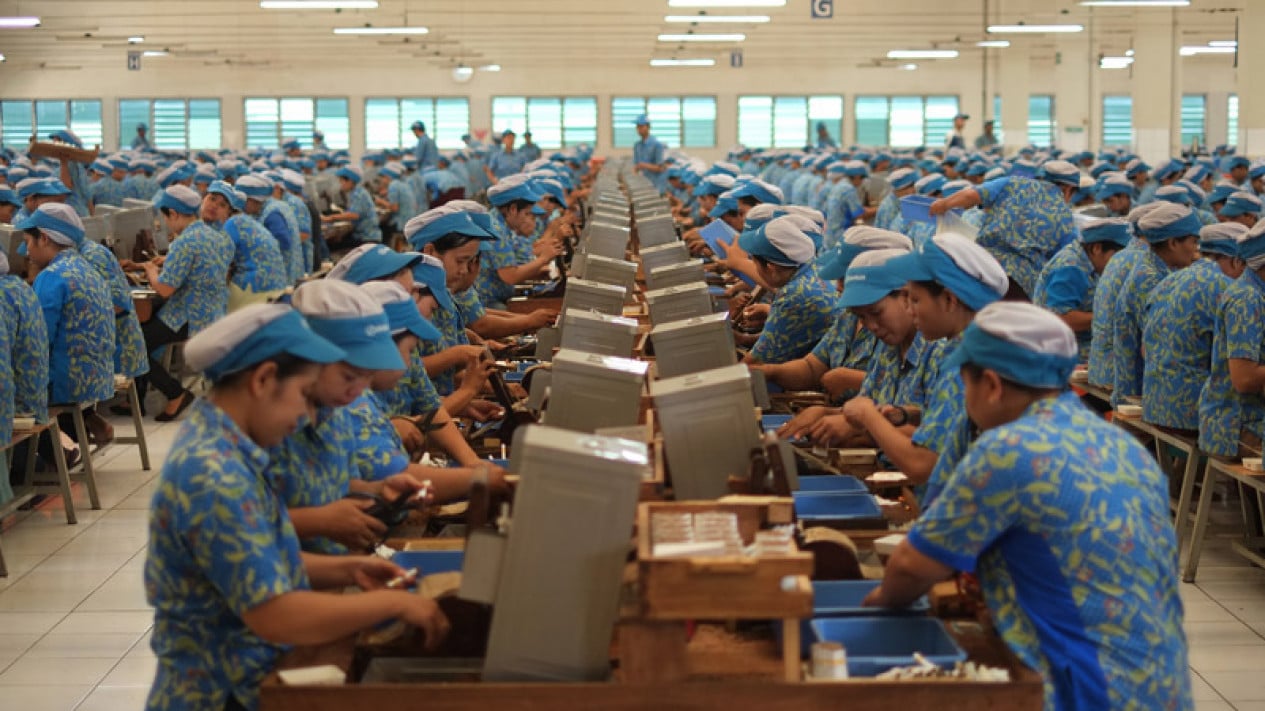 Tobacco Industry Faces Renewed Layoff Threats Amid Proposal to Ban Additives