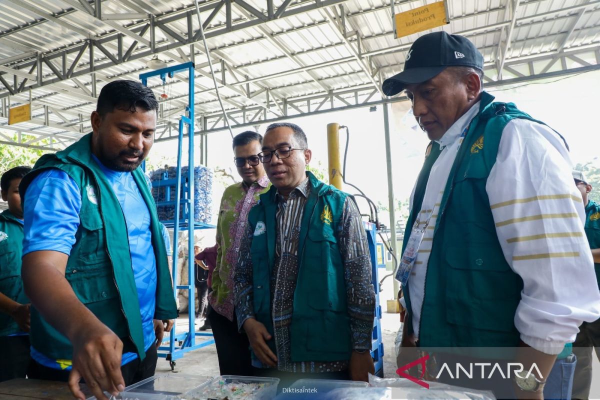 Minister of Higher Education, Science, and Technology urges Unesa to become a model campus for independent waste management