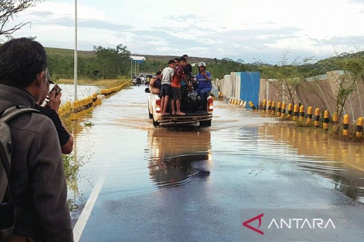 Flooding Paralyses Access to Eight Villages in Tapin Regency