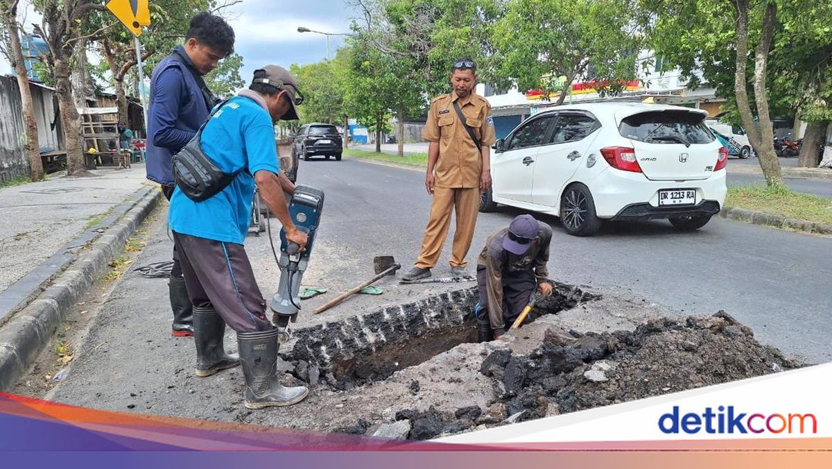 Mataram PUPR Department Has Only Rp 200 Million for Pothole Road Repairs