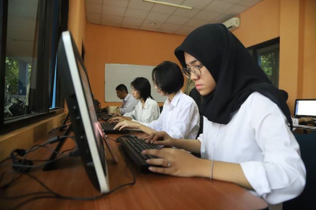 Practitioner: Local Governments Need to Align School Majors with Industry Needs