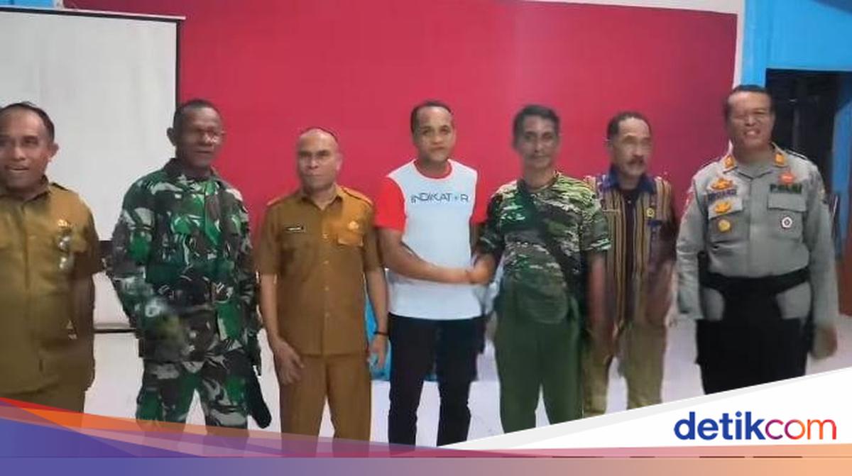 East Flores Regent Brings Together Two Village Heads to Quell Conflict in Adonara