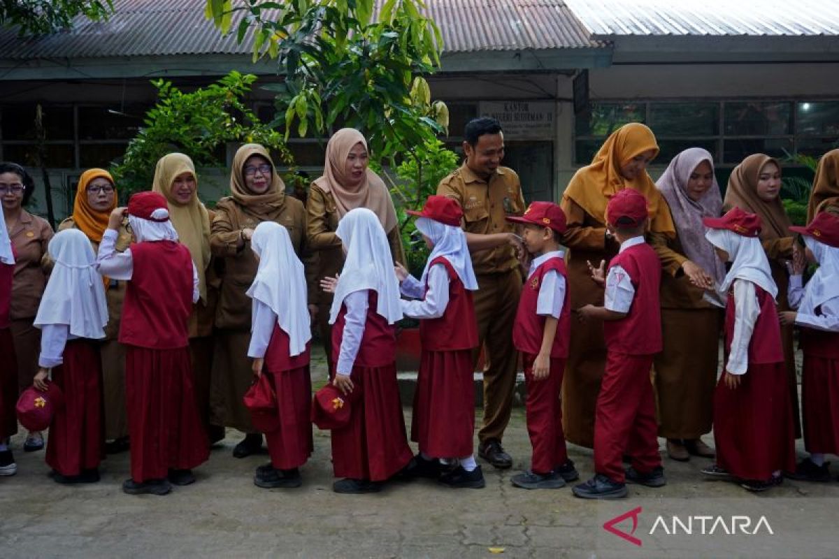 Defending Honorary Teachers and Religious Instructors