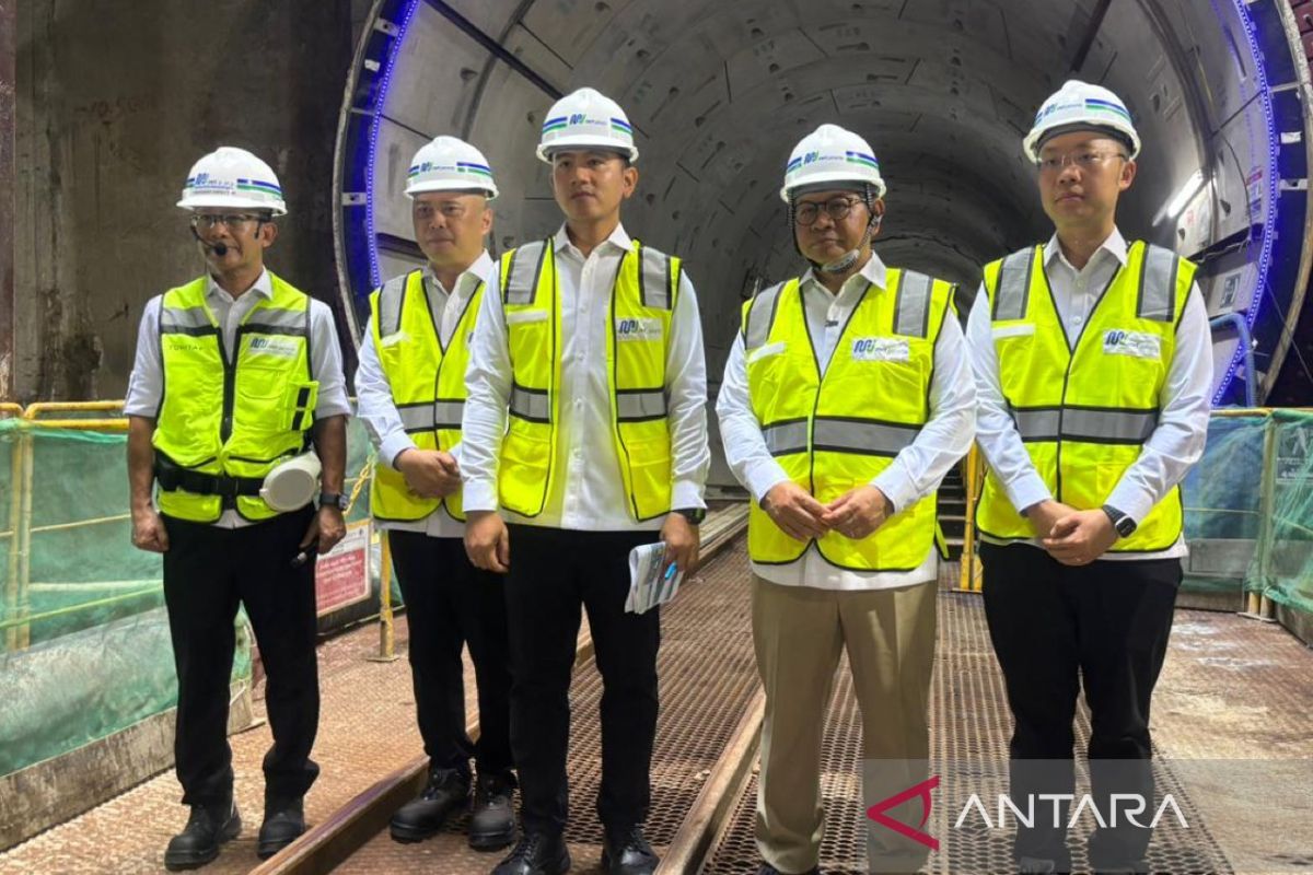 Pramono accompanies Vice President in inspecting MRT construction in Harmoni