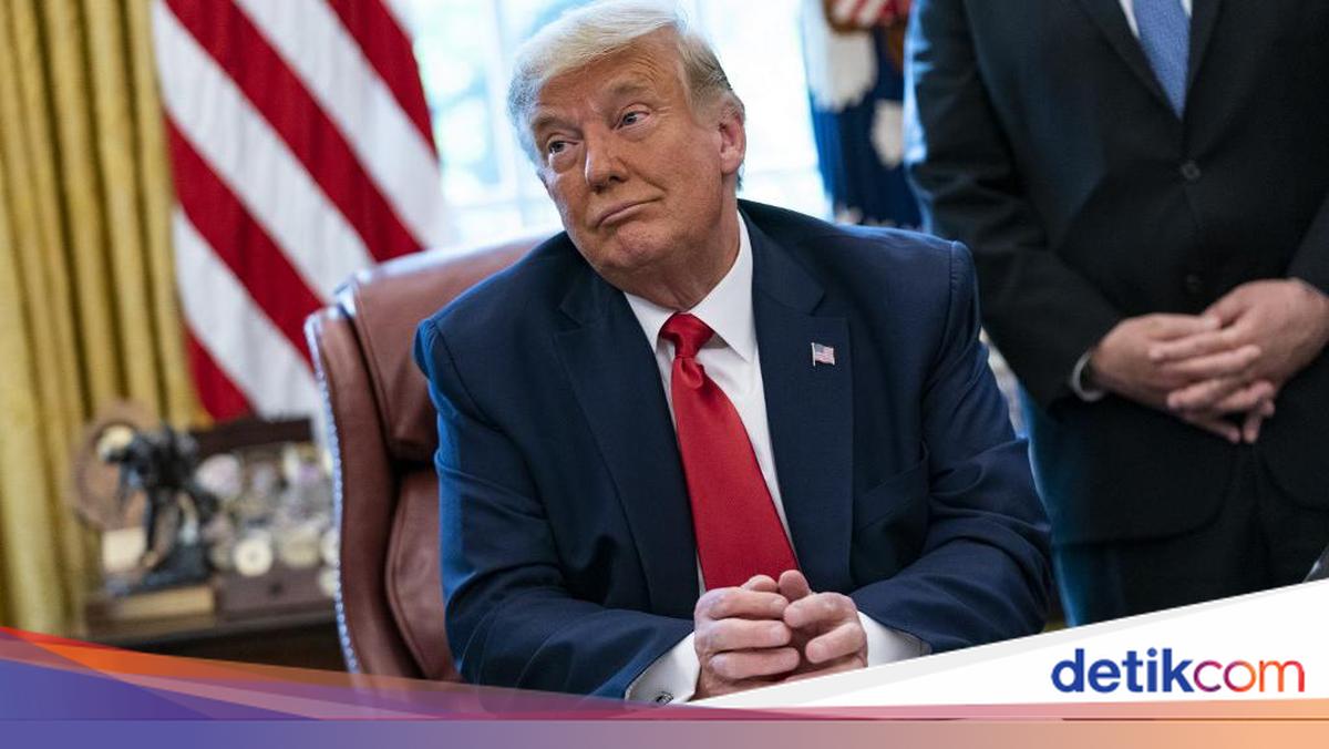 Trump Considers Continuing Attacks After Rejecting Iran's Proposal