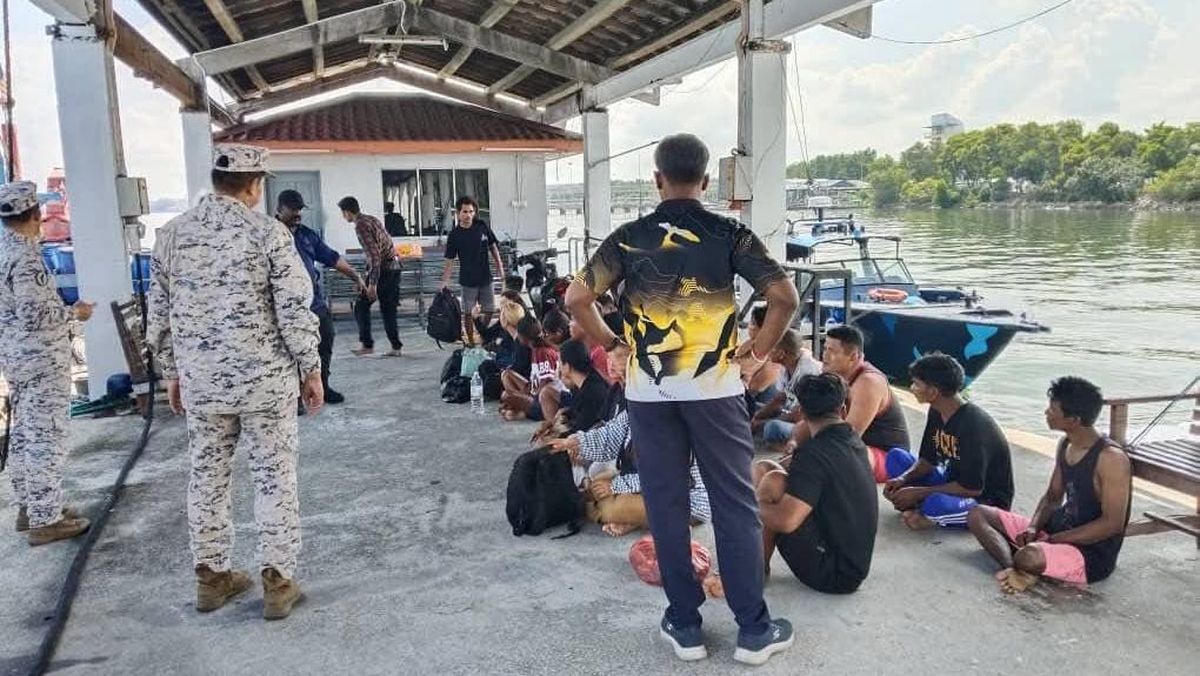 Illegal Indonesian Migrant Worker Transport Ship Sinks, 14 People Still Missing