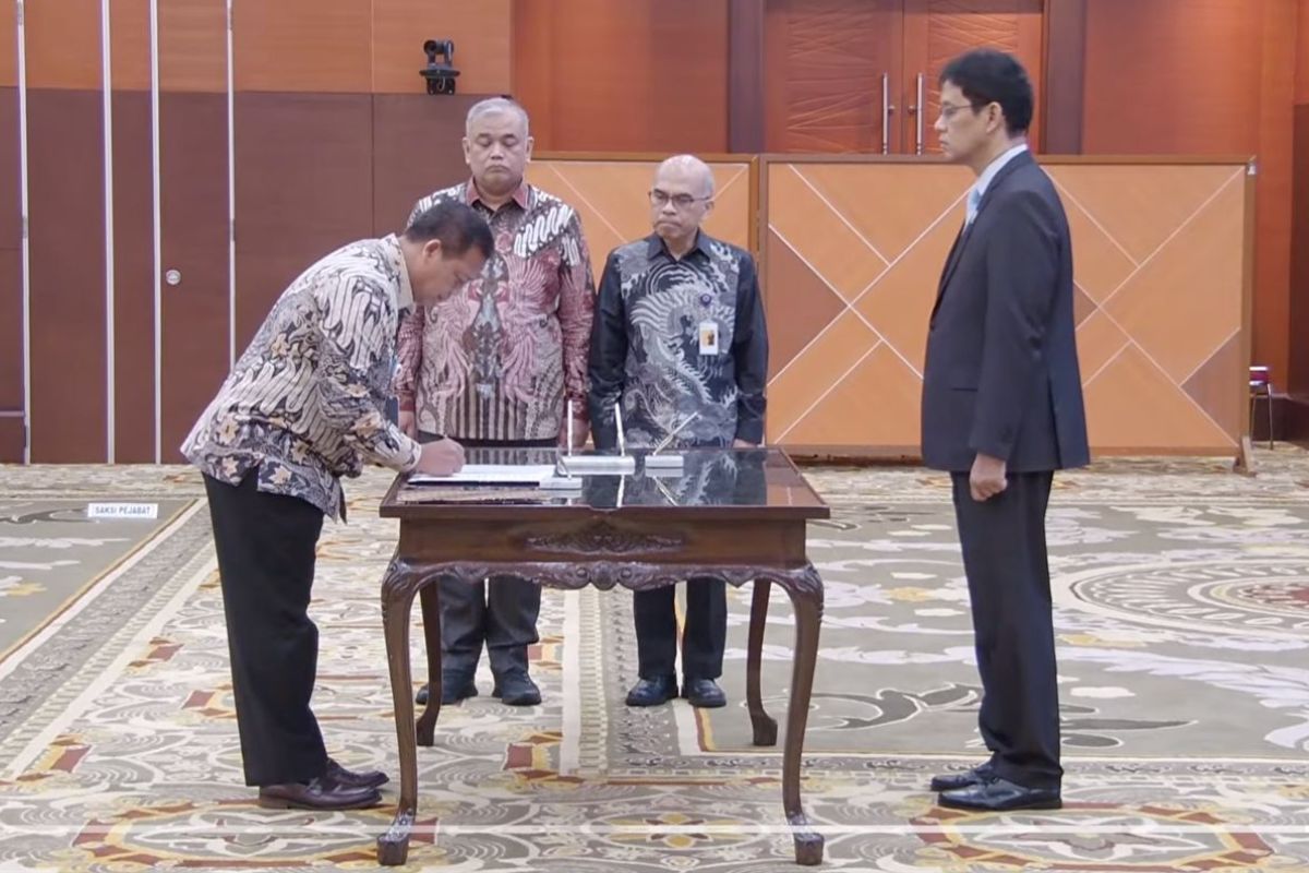 Purbaya urges eight new DJP officials to maintain public trust