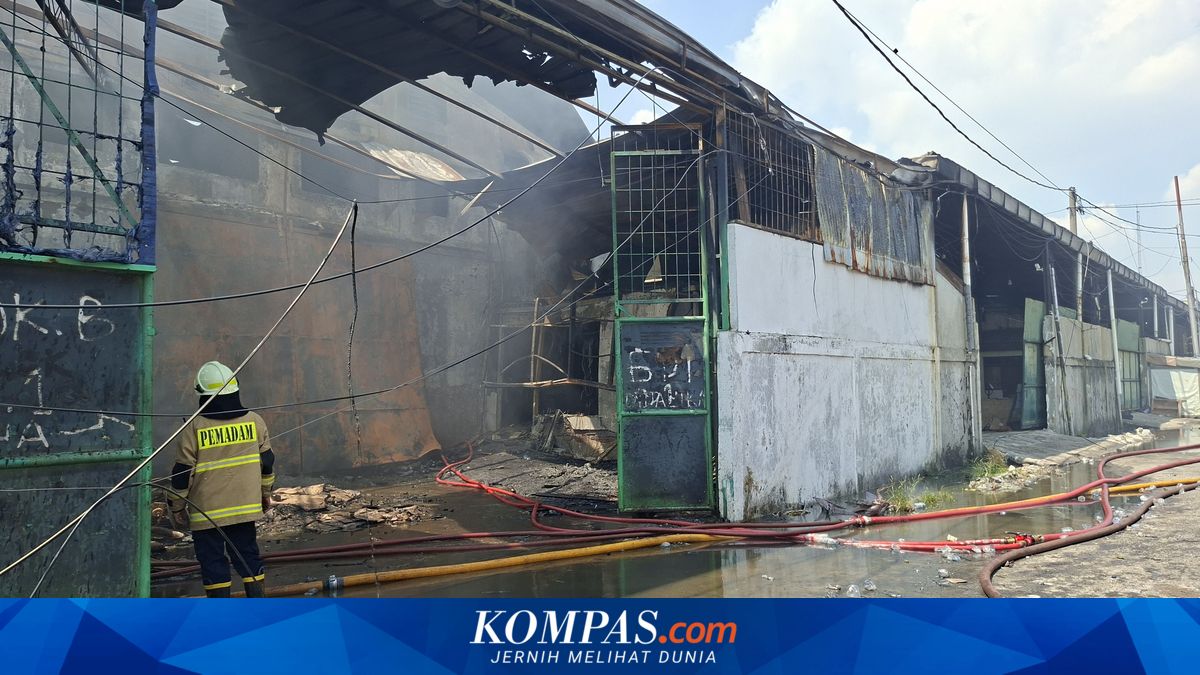 Expedition Package Warehouse Also Burns in Miami Warehousing Complex, West Jakarta