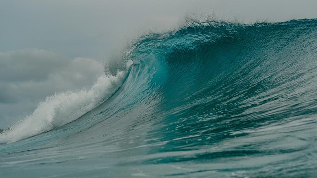 100-Metre Tsunami Hits Ambon, Killing 2,000; BMKG Issues Reminder