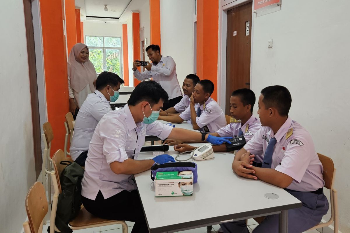 Ministry of Social Affairs Strengthens Role of Student Families at People's High School OKU
