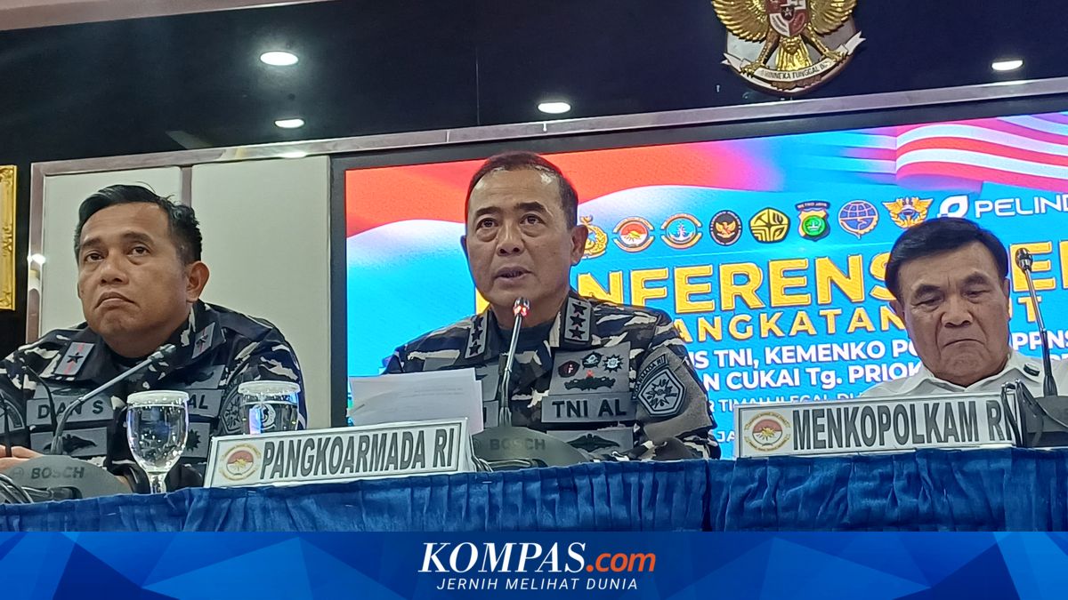 Indonesian Navy on Guard in Malacca Strait and South China Sea Against Illegal Goods Smuggling Attempts