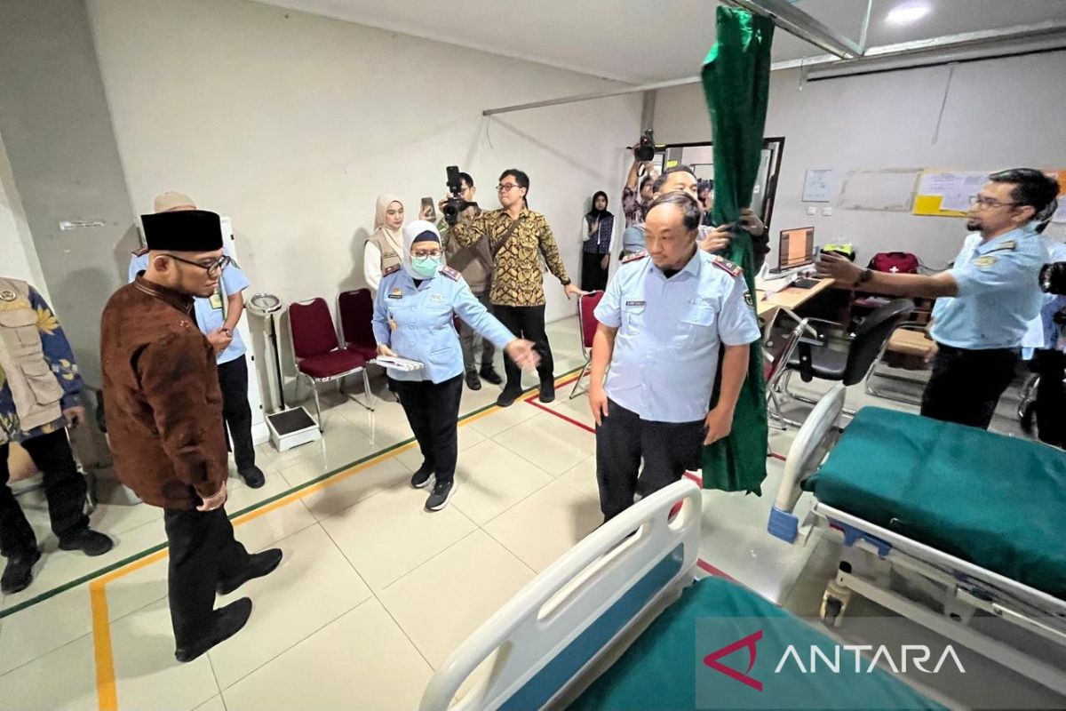 Deputy Minister of Hajj and Umrah Inspects Pondok Gede Hajj Dormitory, Ensures Smooth Hajj Services