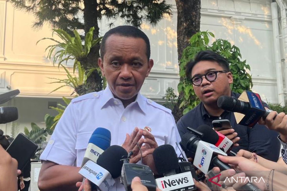 Bahlil reports progress on addressing problematic mining permits to the Palace