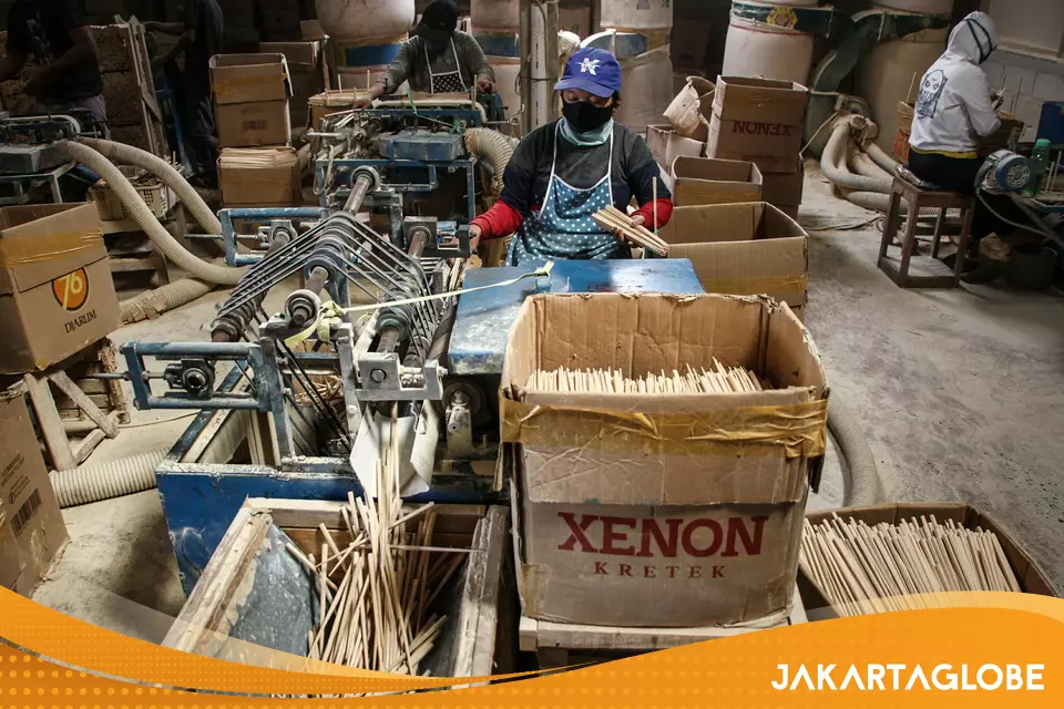 Weakening Rupiah Forces Indonesian Businesses to Delay Expansion Plans