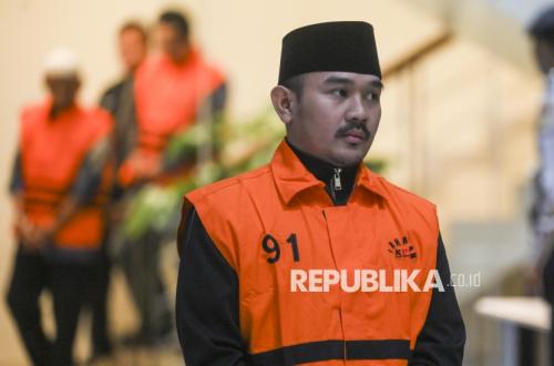 To Secure Projects from Bekasi Regency, Former Bekasi Regent Ade Kunang Appoints Angkot Driver as Director
