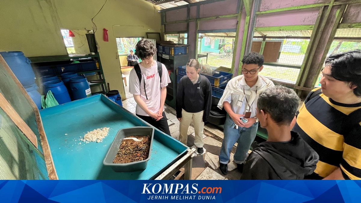 Canadian Students Travel to Bogor to Learn Waste Processing with Maggots