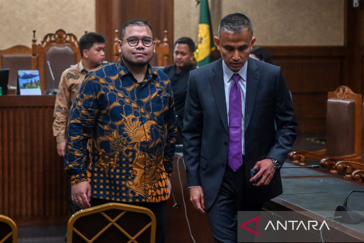 Judge sentences Ibrahim Arief to four years in prison in Chromebook case