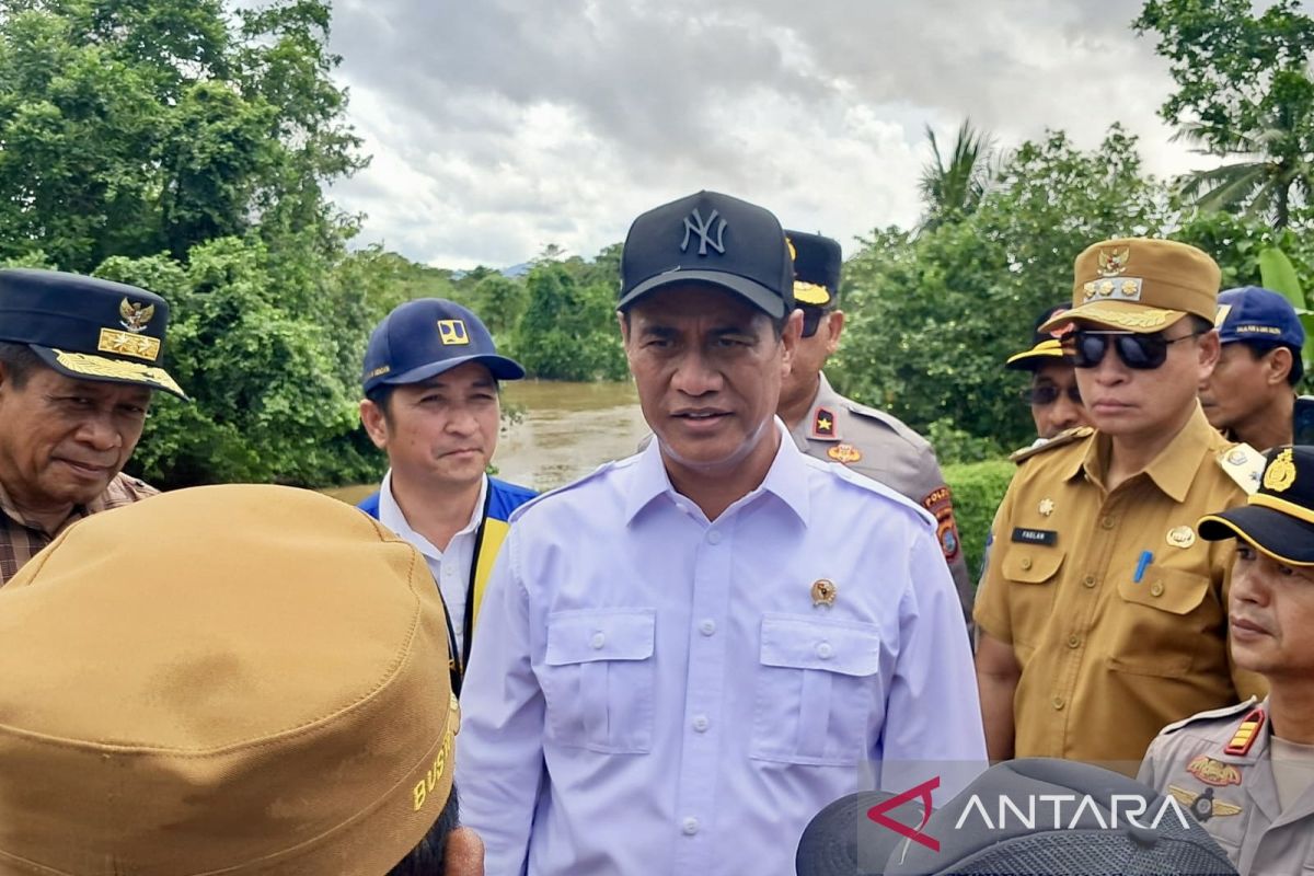 Agriculture Minister instructs river basin authority to repair breached embankment causing Kendari flood