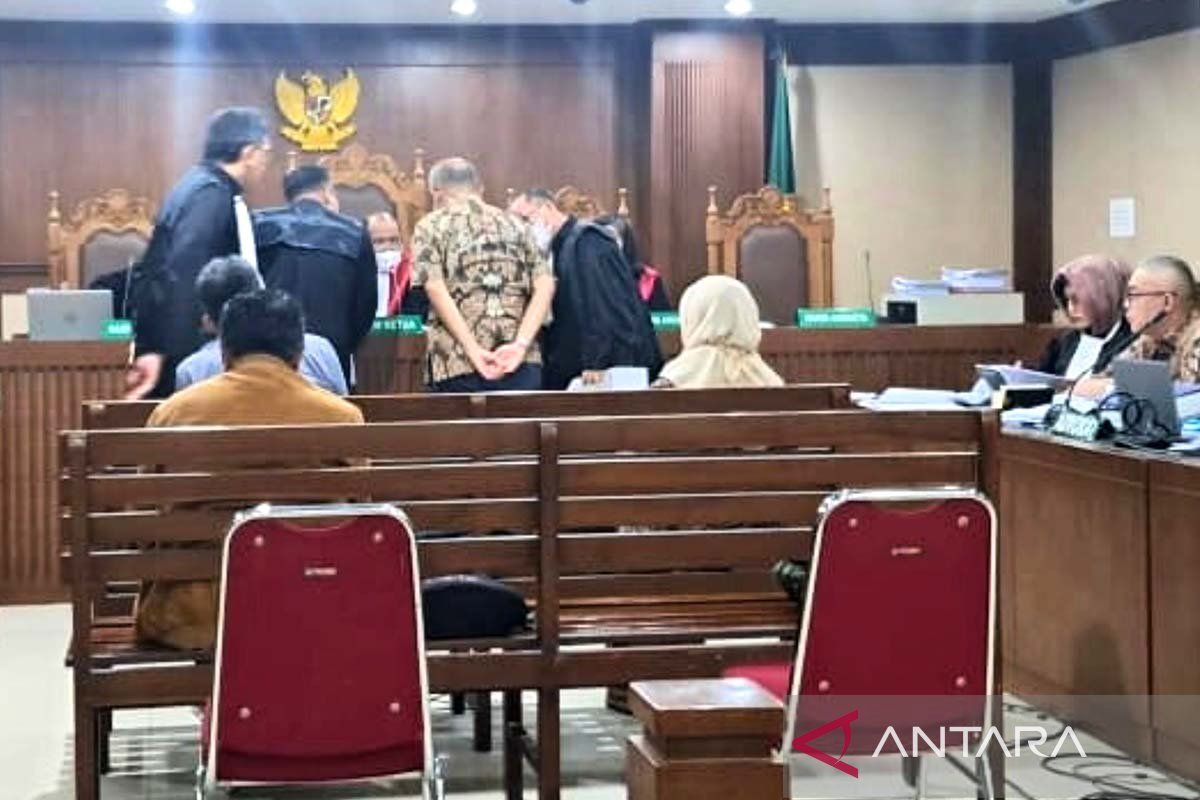 Judge Mulyono expresses dissenting opinion in Pertamina crude oil case