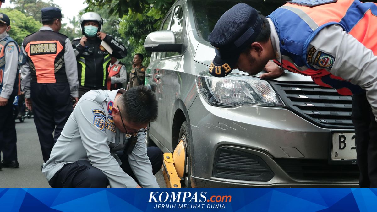 Illegal Parking in Depok's Margonda, Prepare for Deflated Tyres or Towing