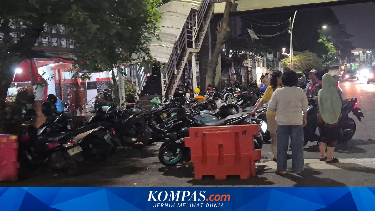 Jakarta's Parking Emergency: Limited Land Turns Sidewalks and Roads into Victims