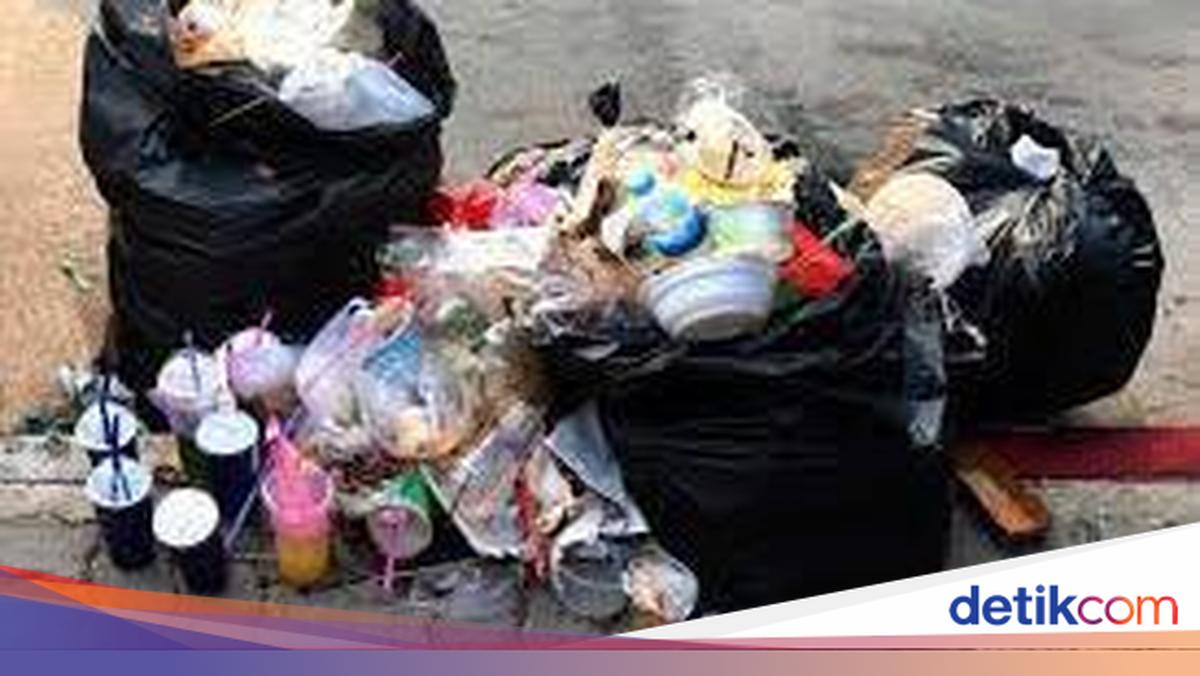 Differences Between Waste Bank Units and Parent Banks to Checking Their Locations in Jakarta