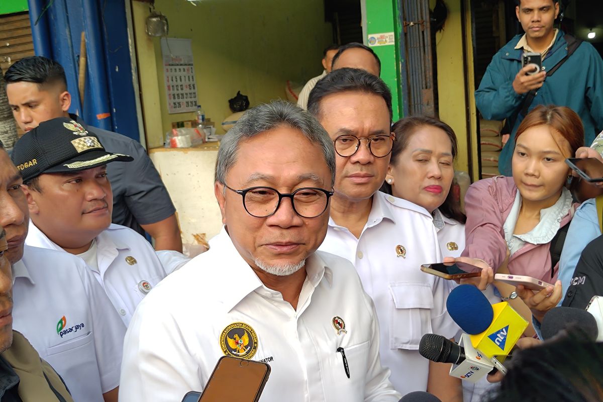 Zulhas urges Bulog to release corn supplies to stabilise animal feed prices