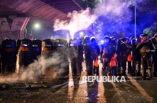 Police Name 13 Suspects in May Day Riot in Bandung, One of Whom is Anarchist Leader