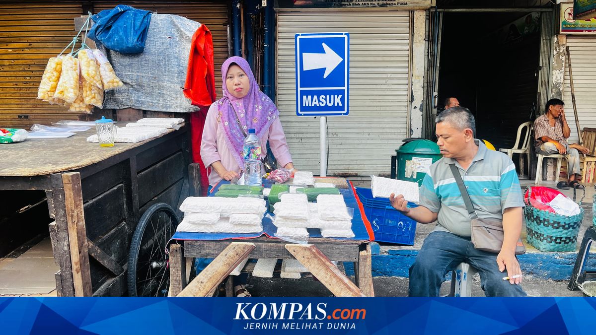 Anxiety and Resignation Among Small Traders as Rupiah Weakens