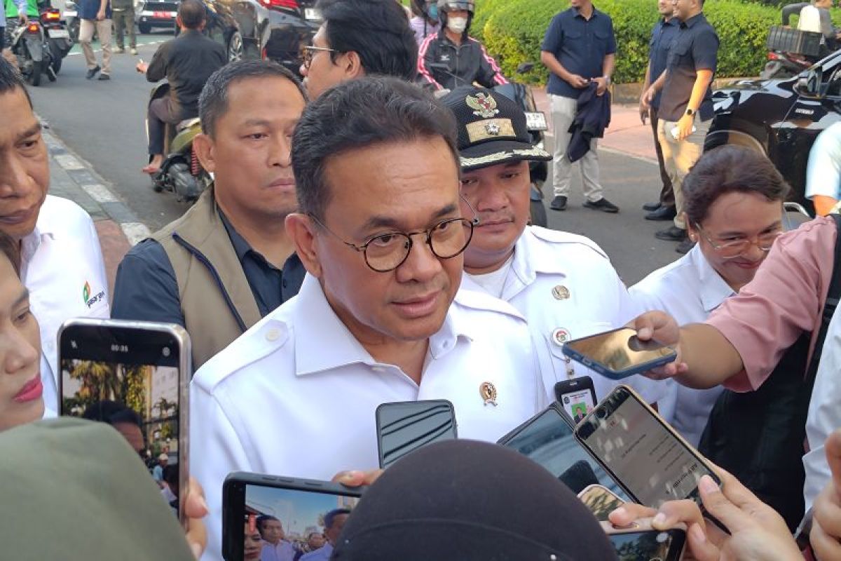 Trade Minister Explains Causes of Rising Average Cooking Oil Prices