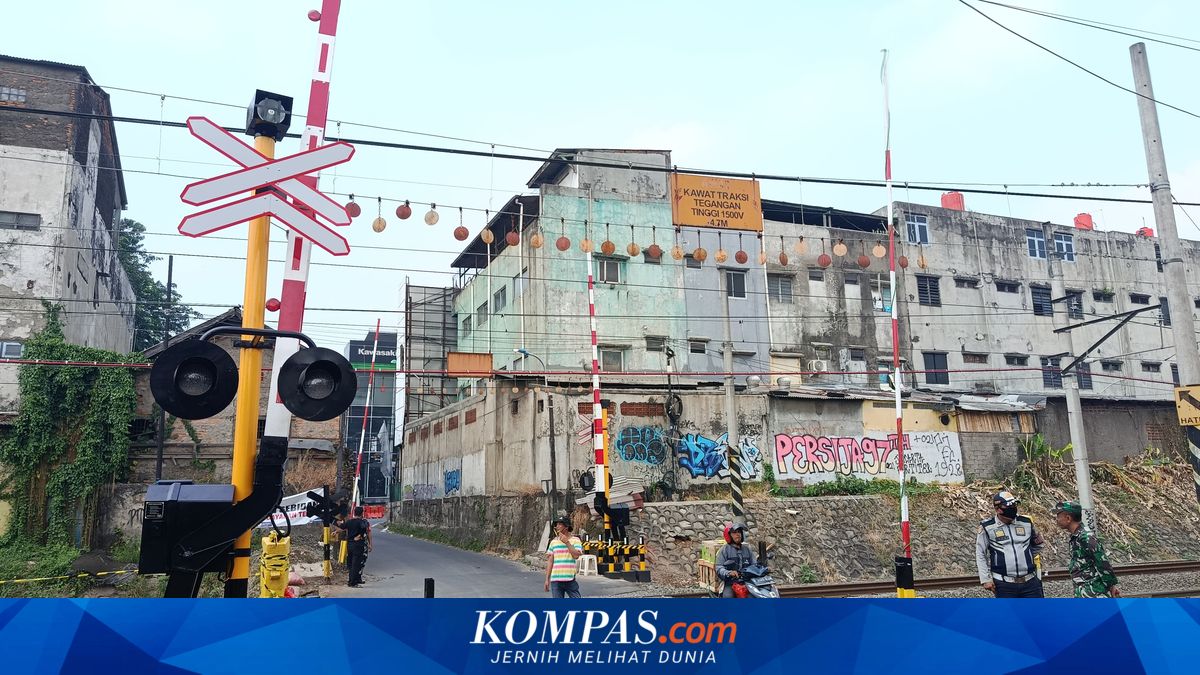 Following KRL Tragedy in East Bekasi, Ampera Crossing Now Equipped with Siren and Automatic Gates