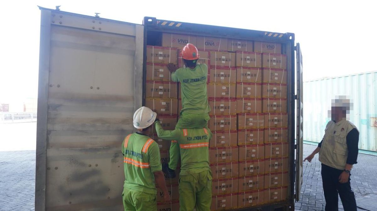 KPK Seizes Container of Vehicle Spare Parts in Blueray Case