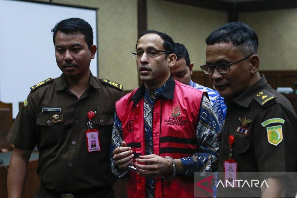 Nadiem Makarim wears detection bracelet on ankle to attend prosecution hearing