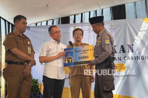 Kang Asmul Appreciates Bandung Residents' Spirit of Mutual Cooperation in the Cau Asak Programme