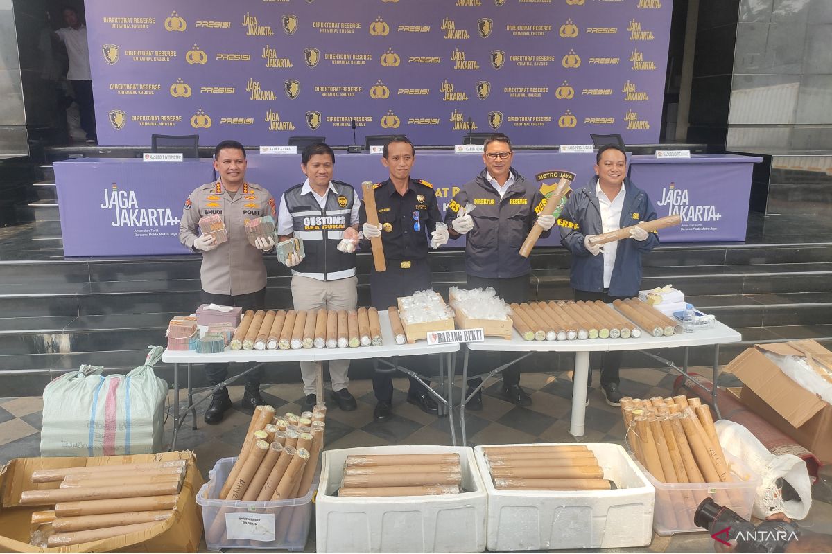 Metro Police Uncover Mercury Smuggling to the Philippines