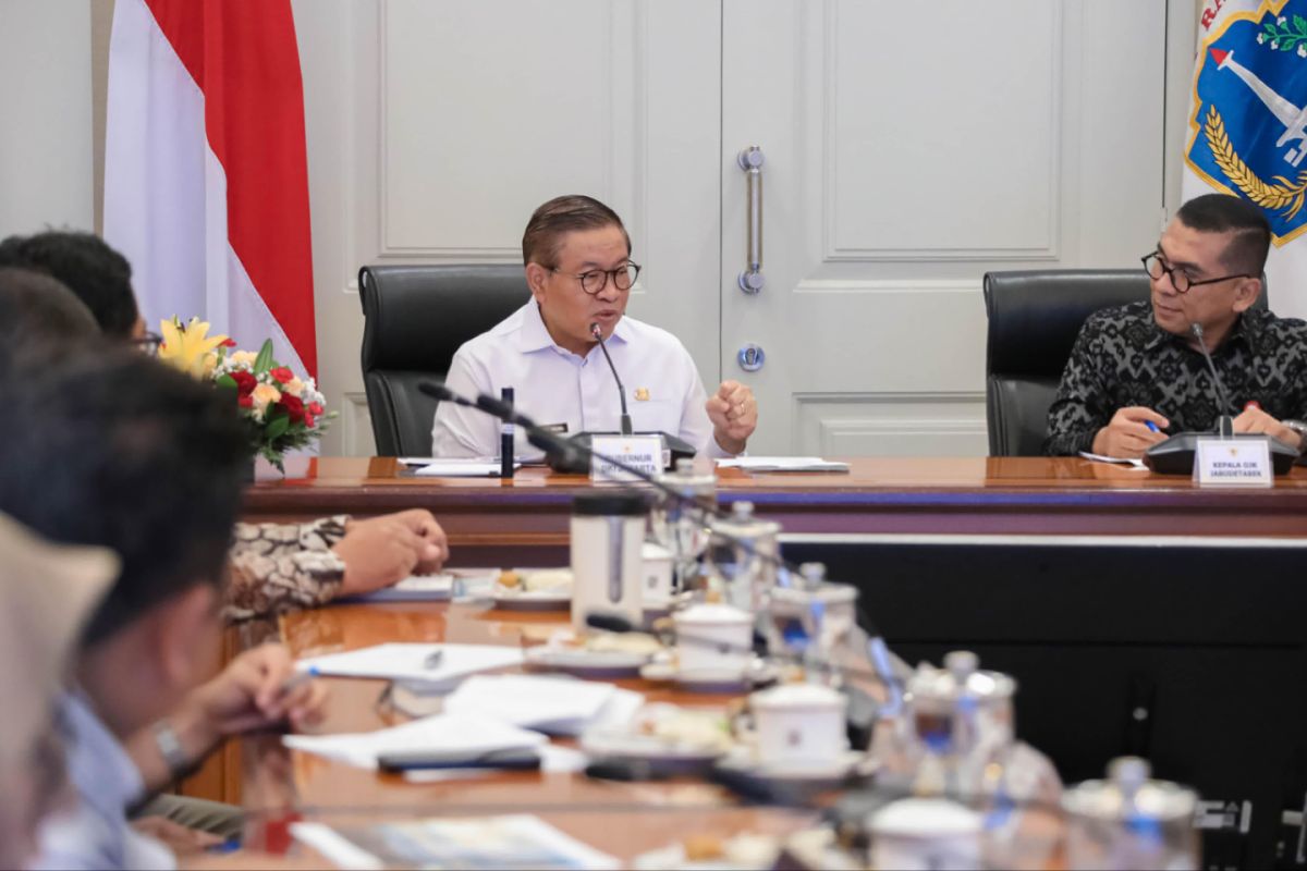 Pramono Sets Economic Growth Target in DKI's 2026 TPAKD Programme