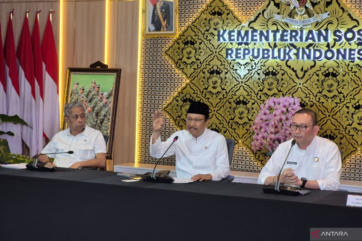 Social Minister relieves two officials in connection with procurement for People's School
