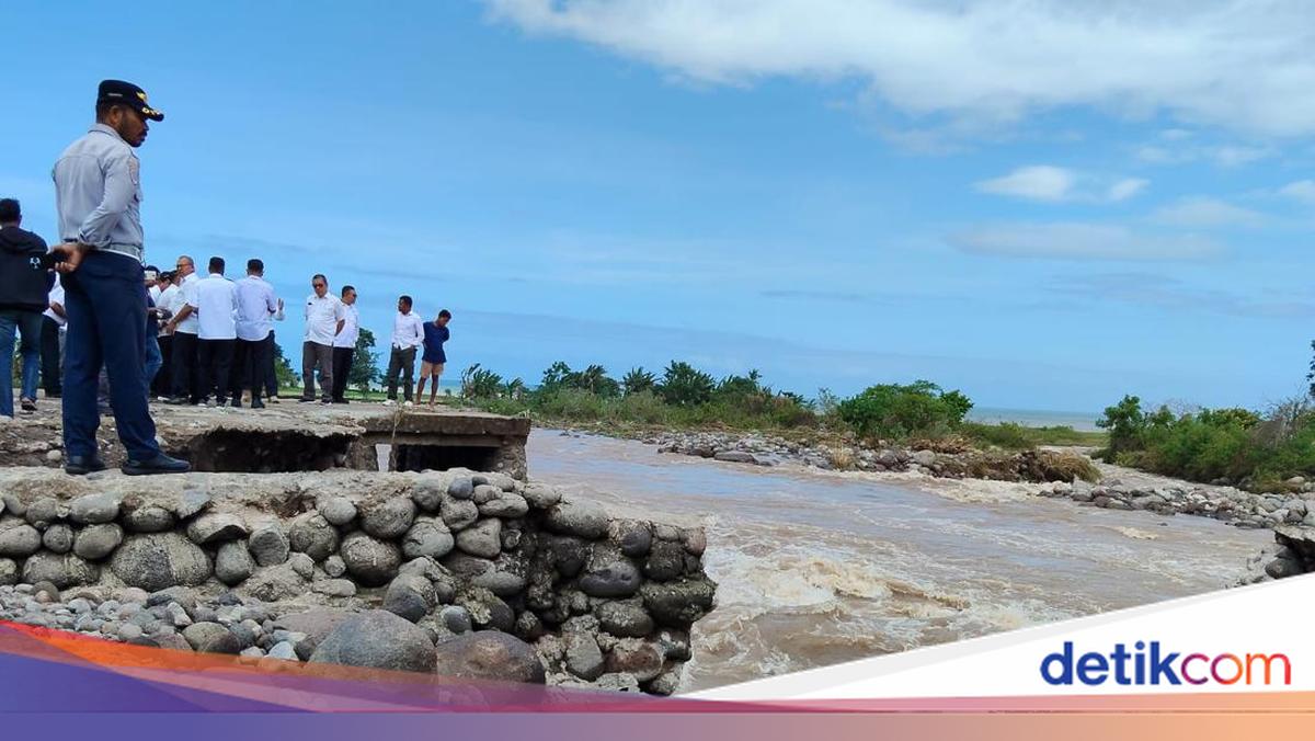 Flood in East Manggarai Cuts Off Access to Three Villages