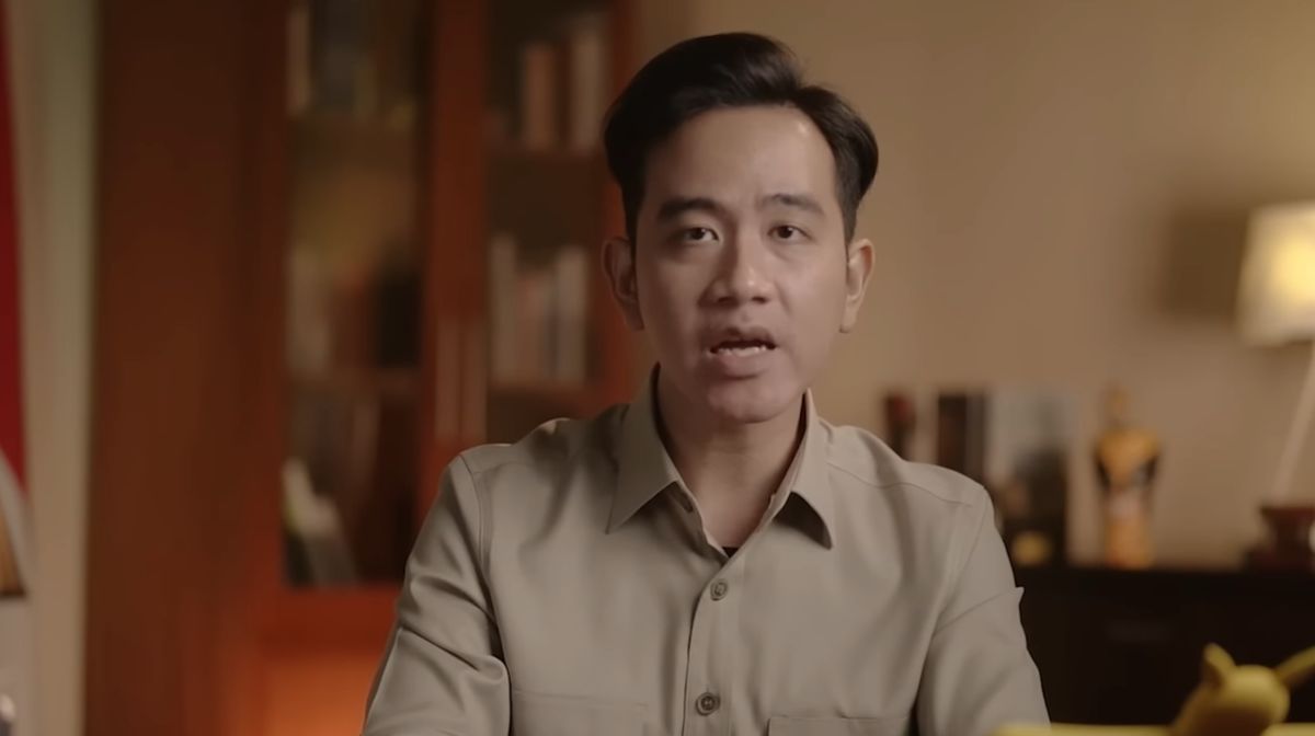Ocha, Participant in MPR Quiz Competition, Receives Public Speaking Tips from Gibran