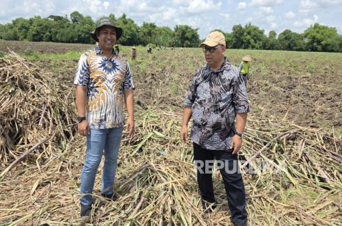Thanks to Synergy Between Farmers and Extension Workers, Sugarcane Ratoon Dismantling in Putukrejo Runs Successfully