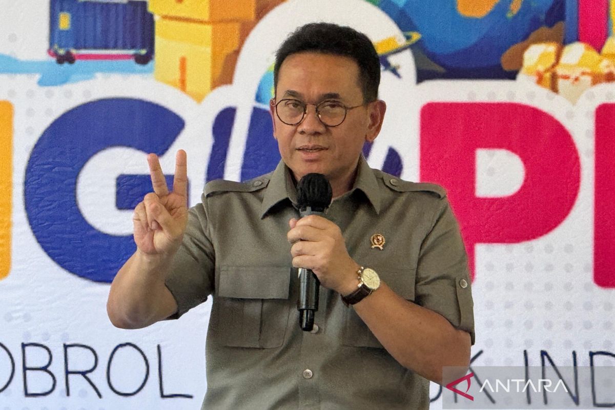 Trade Minister Pushes for Increased Exports Amid Rupiah Weakness