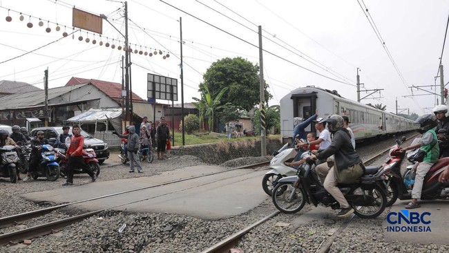 Minister of Public Works Prepares Rp 4 Trillion to Build Flyovers and Underpasses at Railway Crossings