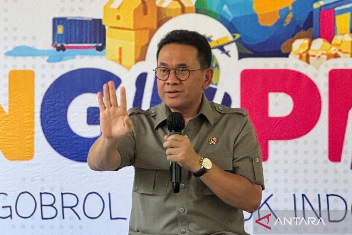 Trade Minister assures plastic raw material imports to arrive in mid-May