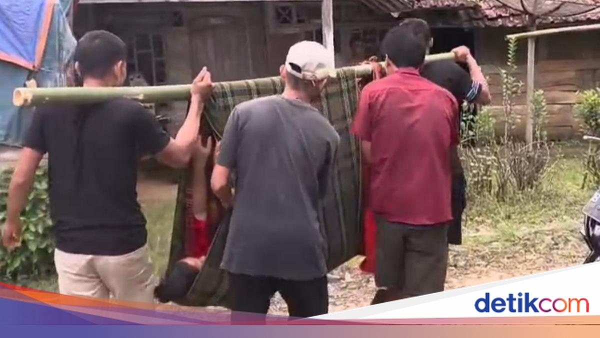 Pandeglang Regency's Response to Woman Carried on a Stretcher After Giving Birth Due to Damaged Road
