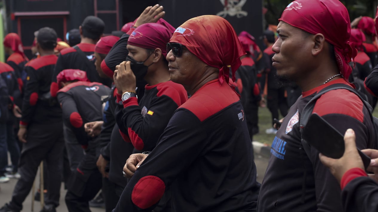 Parliament Urges Government to Find Middle Ground Between Workers and Business Sector