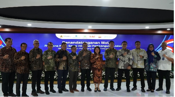 Hutama Karya Signs MoU for Toll Road Integration to New Palembang Port in Tanjung Carat