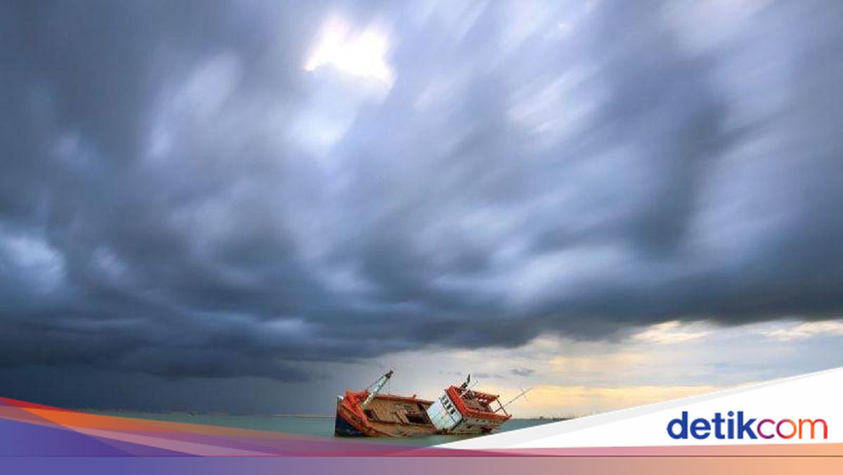 Transport Ship Carrying 37 Indonesian Citizens Sinks off Perak, Malaysia, 7 Dead